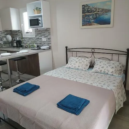 Apartment 7 Stars Near Metro Athens