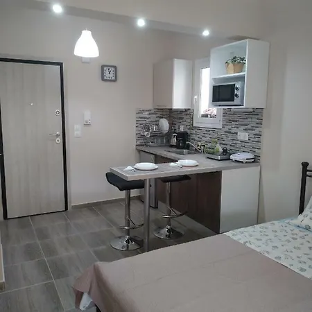 7 Stars Near Metro * Athens