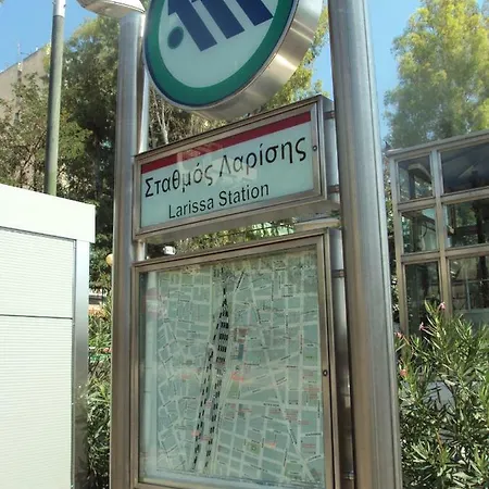 7 Stars Near Metro *