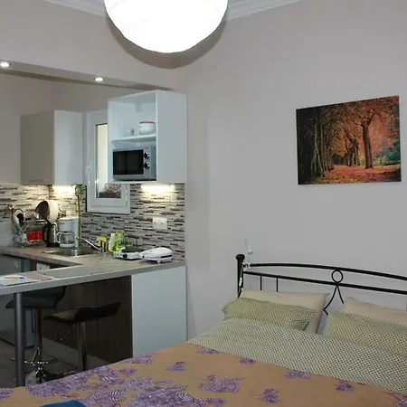 7 Stars Near Metro Apartment Athens